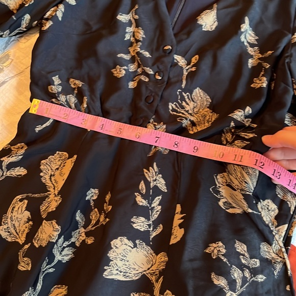 Strut & Bolt Off Shoulder Dress Missing Tag - size XS/S Petite - Picture 6 of 7